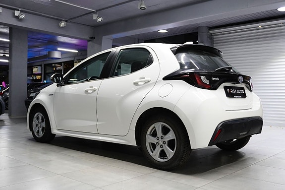 Toyota Yaris 4 of 5