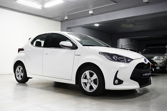 Toyota Yaris 2 of 5