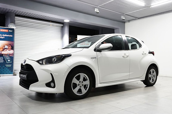 Toyota Yaris 3 of 5