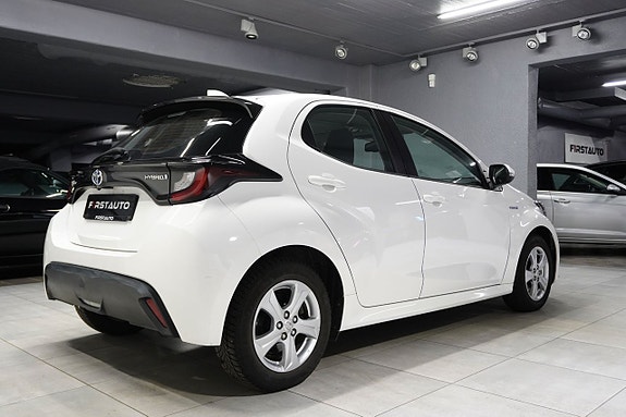 Toyota Yaris 5 of 5