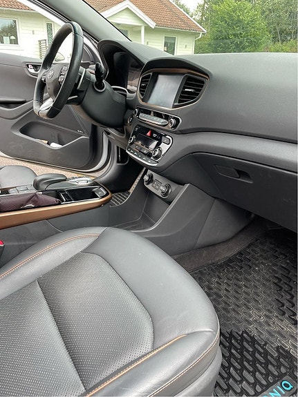 Hyundai IONIQ 10 of 12
