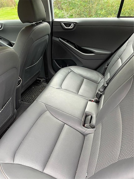 Hyundai IONIQ 12 of 12