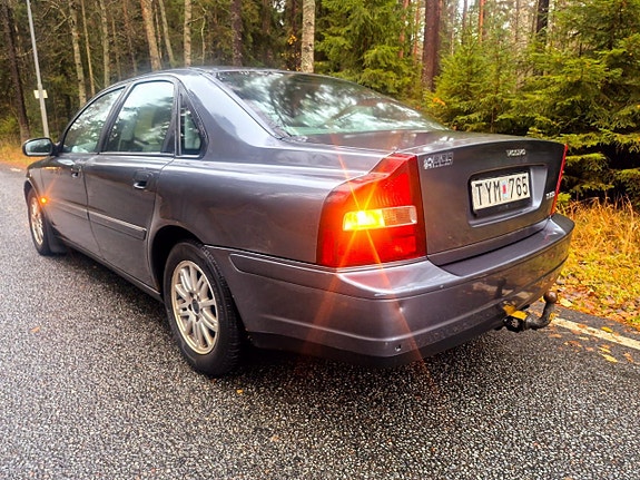 Volvo S80 2 of 5