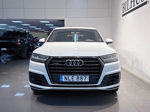 Audi Q7 2 of 5
