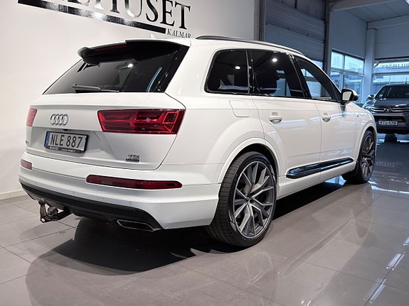 Audi Q7 4 of 5