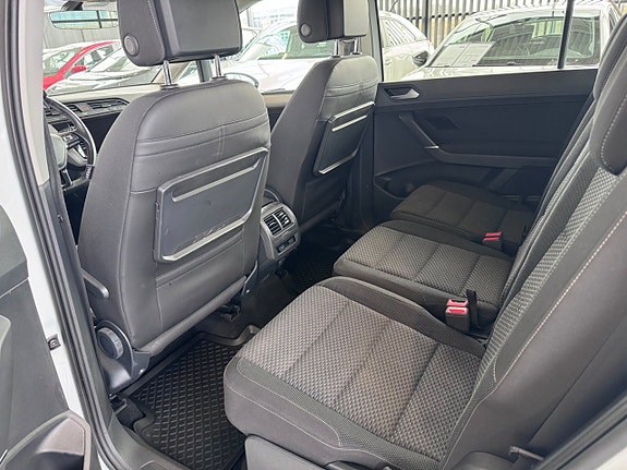 Volkswagen Touran 9 of 20