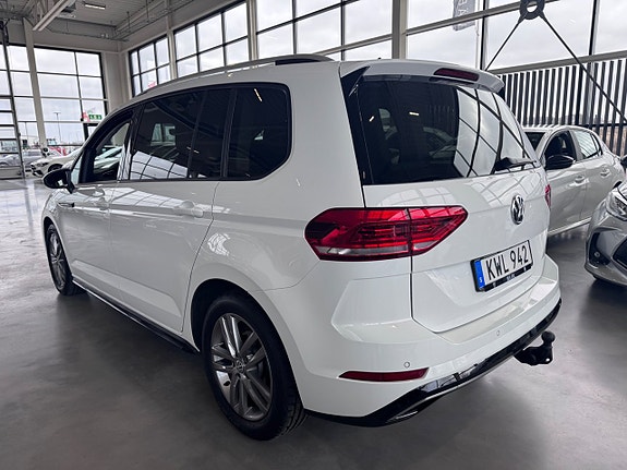 Volkswagen Touran 3 of 5
