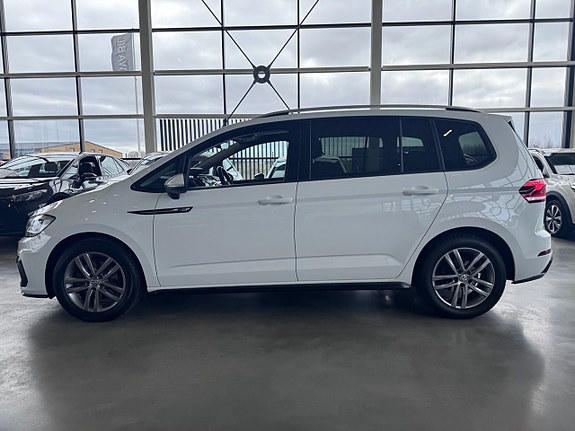 Volkswagen Touran 2 of 5