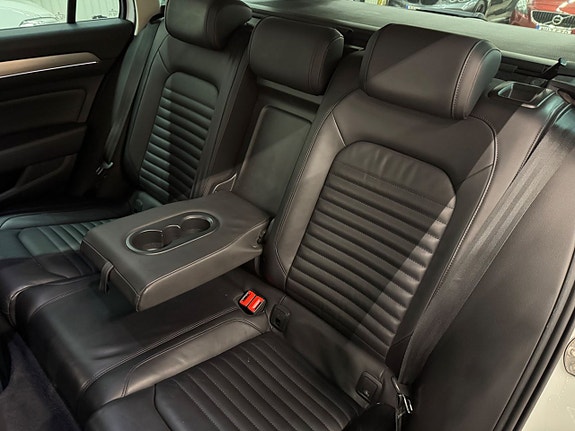 Volkswagen Passat 13 of 22
