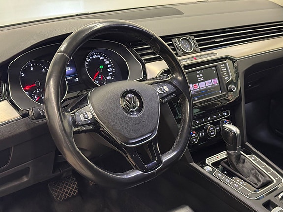 Volkswagen Passat 15 of 22