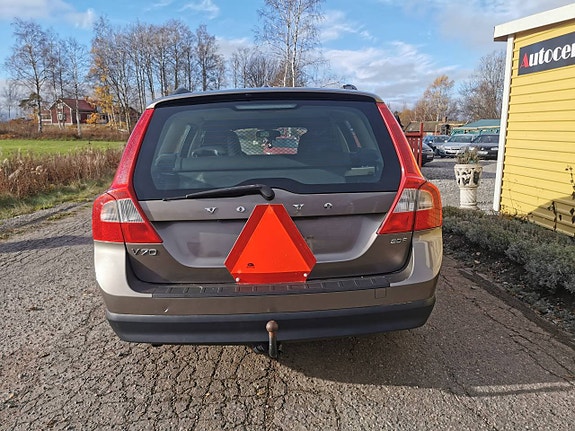 Volvo V70 3 of 9