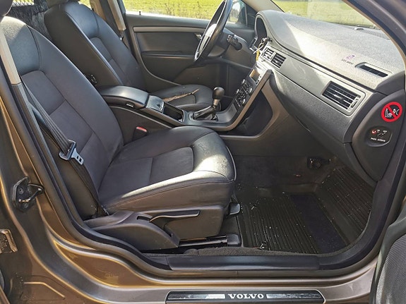 Volvo V70 6 of 9