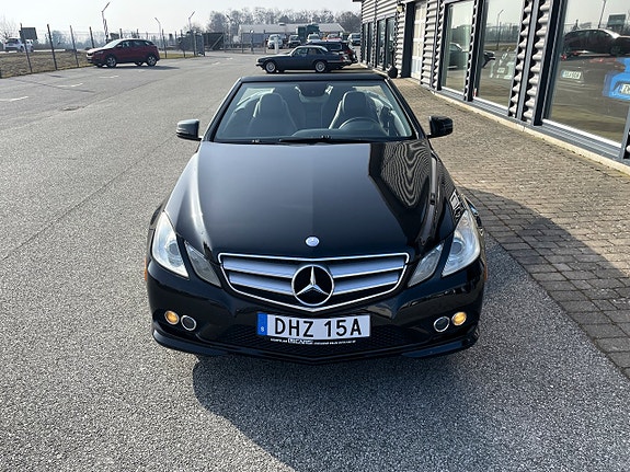 Mercedes-Benz E500 7 of 15