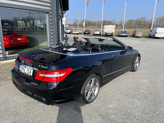 Mercedes-Benz E500 3 of 5