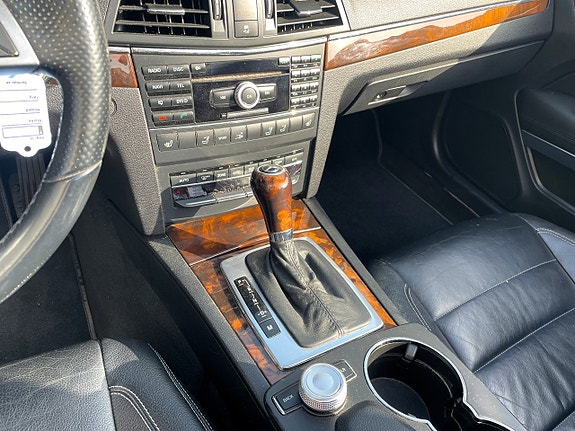 Mercedes-Benz E500 12 of 15