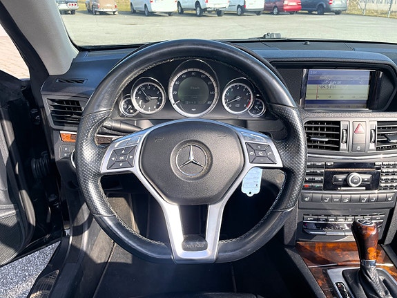 Mercedes-Benz E500 9 of 15