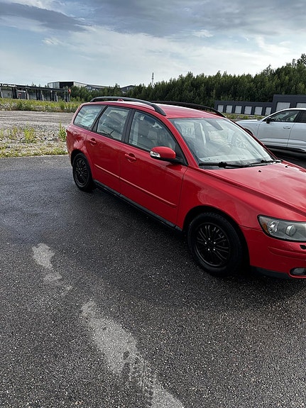 Volvo V50 2 of 10