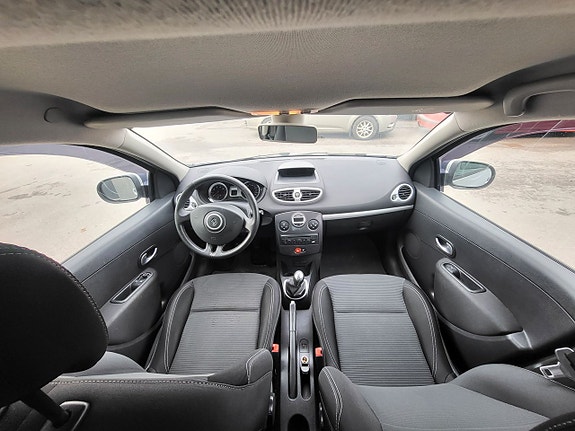 Renault Clio 9 of 13