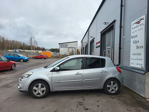 Renault Clio 2 of 13