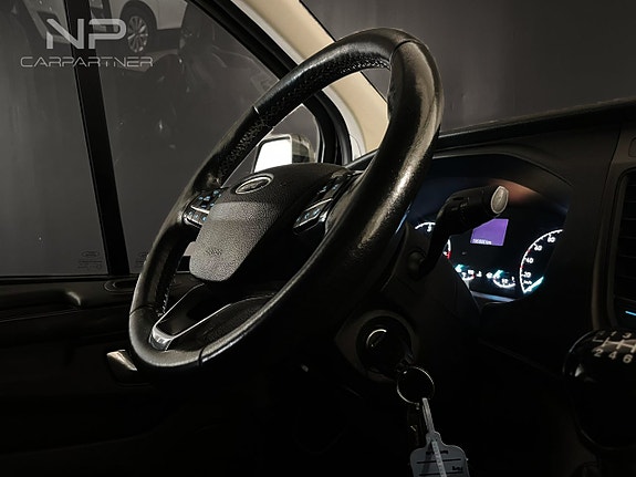 Ford Transit Custom 11 of 19