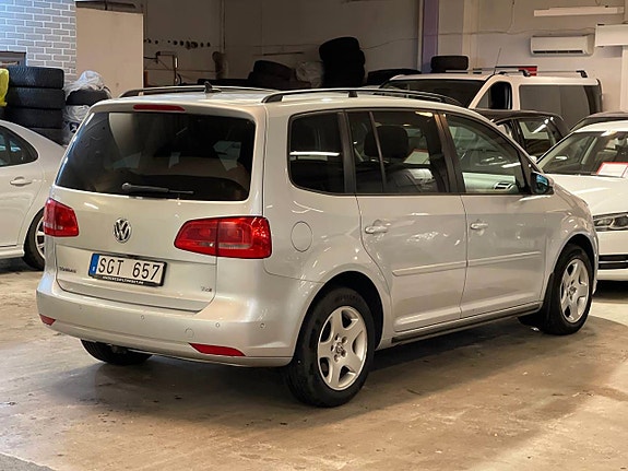 Volkswagen Touran 4 of 5