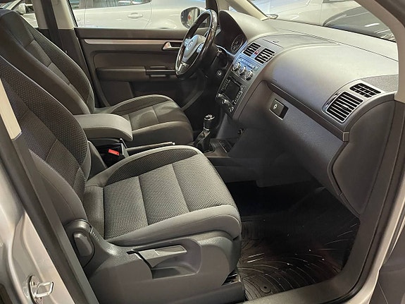 Volkswagen Touran 10 of 15