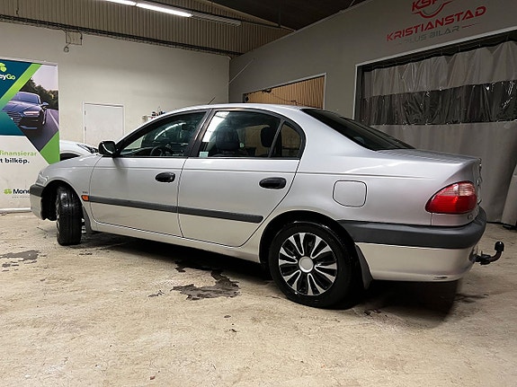 Toyota Avensis 3 of 5