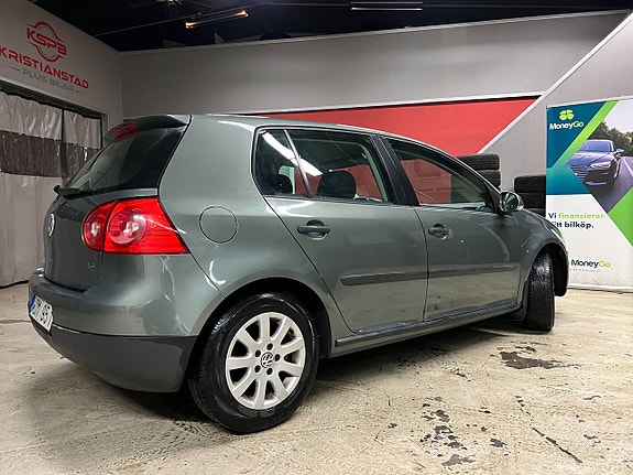 Volkswagen Golf V 3 of 7