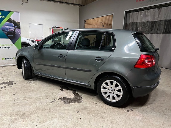 Volkswagen Golf V 4 of 7