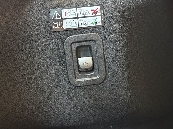 Mercedes-Benz C400 7 of 27