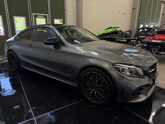 Mercedes-Benz C400 9 of 27