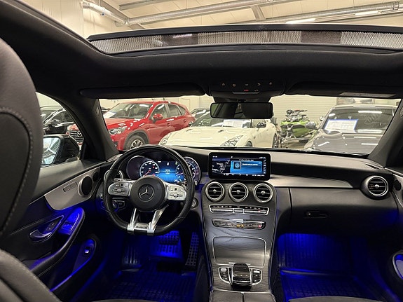 Mercedes-Benz C400 26 of 27