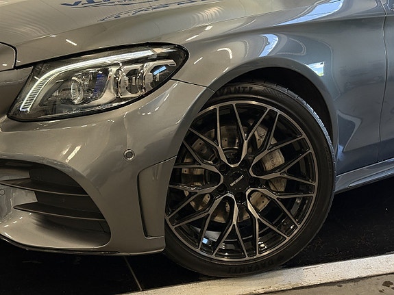 Mercedes-Benz C400 2 of 5