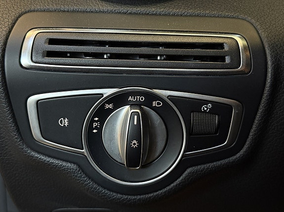 Mercedes-Benz C400 13 of 27