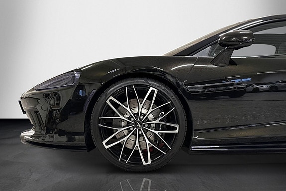 McLaren GT 24 of 27