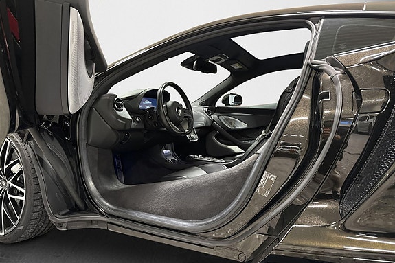 McLaren GT 10 of 27