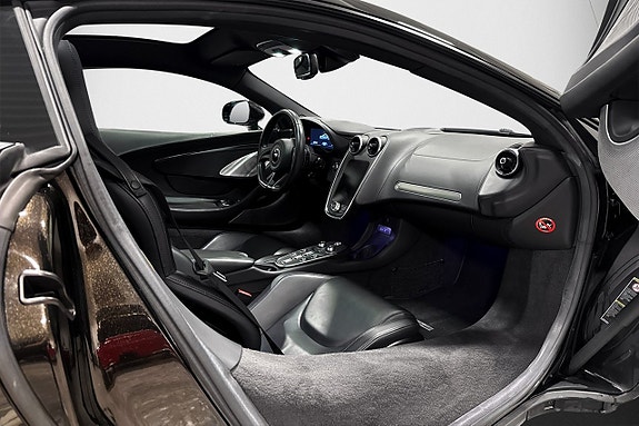 McLaren GT 14 of 27