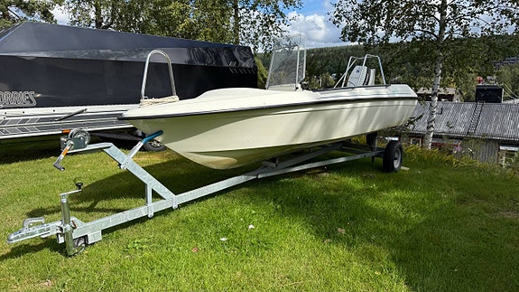 Cresent 435 Sport/ Johnson 30HK/Ny 30km/h trailer/367kr/mån