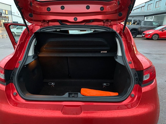 Renault Clio 9 of 9