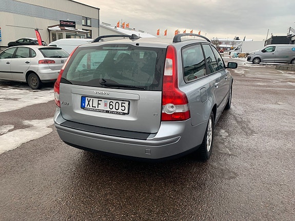 Volvo V50 4 of 5