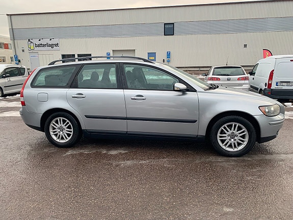Volvo V50 2 of 5