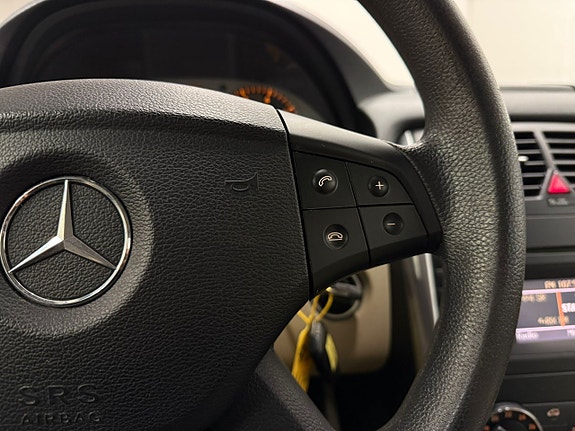 Mercedes-Benz B170 10 of 15