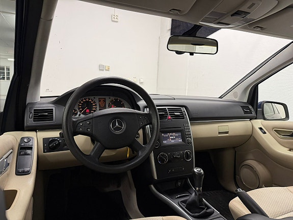 Mercedes-Benz B170 4 of 5