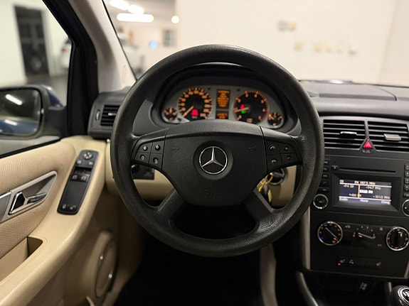 Mercedes-Benz B170 5 of 5