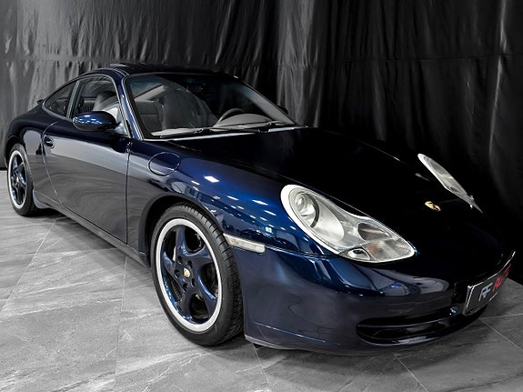 Porsche 911 Carrera 4 2 of 5