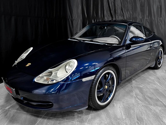 Porsche 911 Carrera 4 3 of 5