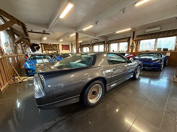 Pontiac Firebird 14 of 27