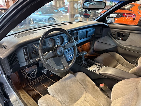 Pontiac Firebird 20 of 27