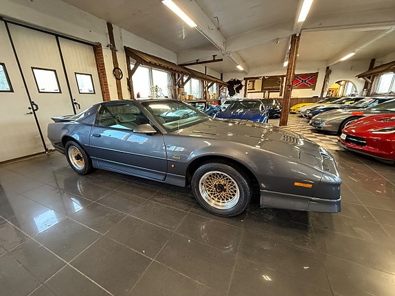 Pontiac Firebird 16 of 27