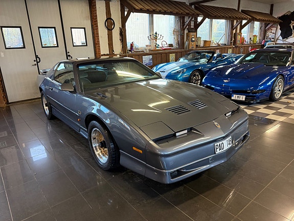 Pontiac Firebird 17 of 27